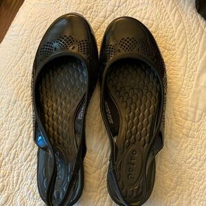 Cute pair of flat black patent leather sling back size 7 1/2